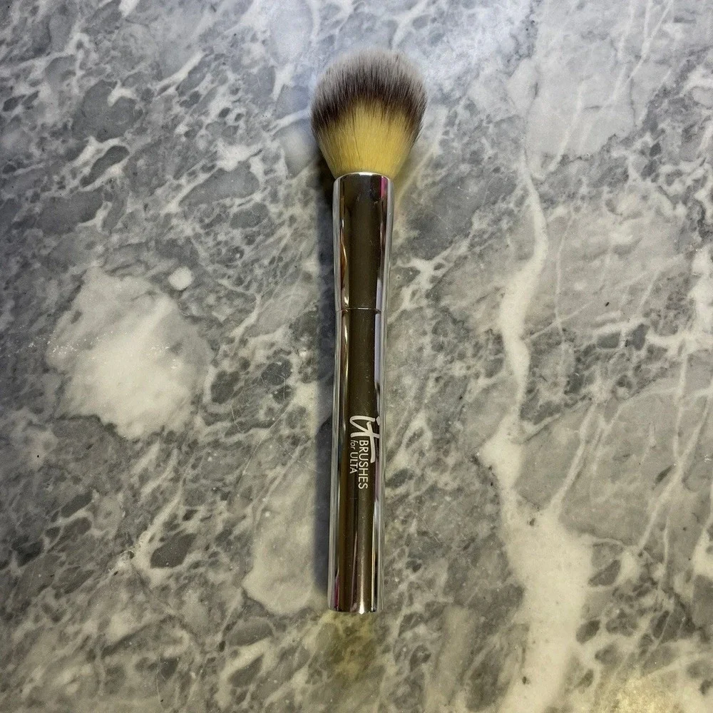New It Cosmetics Airbrush Powder Brush